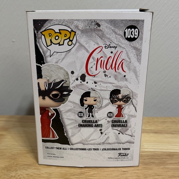Funko Pop! Disney Cruella (Reveal) Vinyl Figure - Picture 3 of 4
